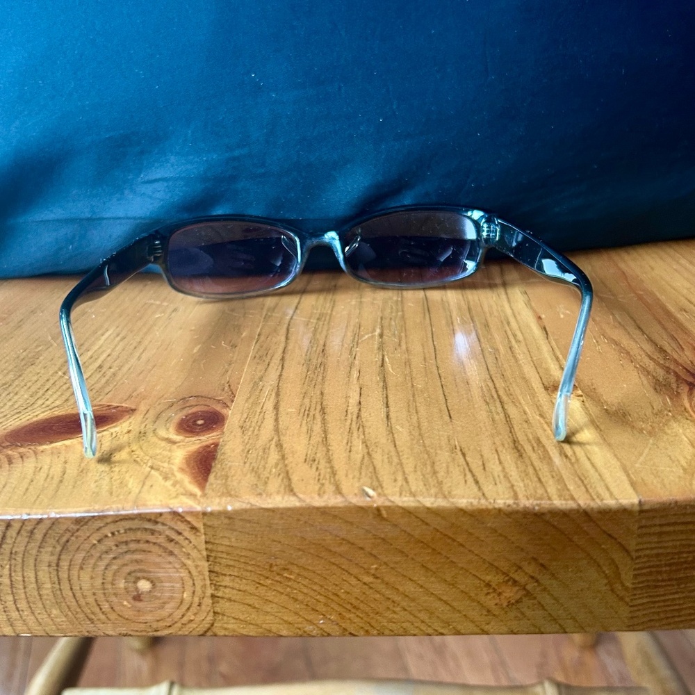 Vibtage 90s Black Rectangular Acetate Framed Sunglasses with Ombré Arms - Picture 6 of 9